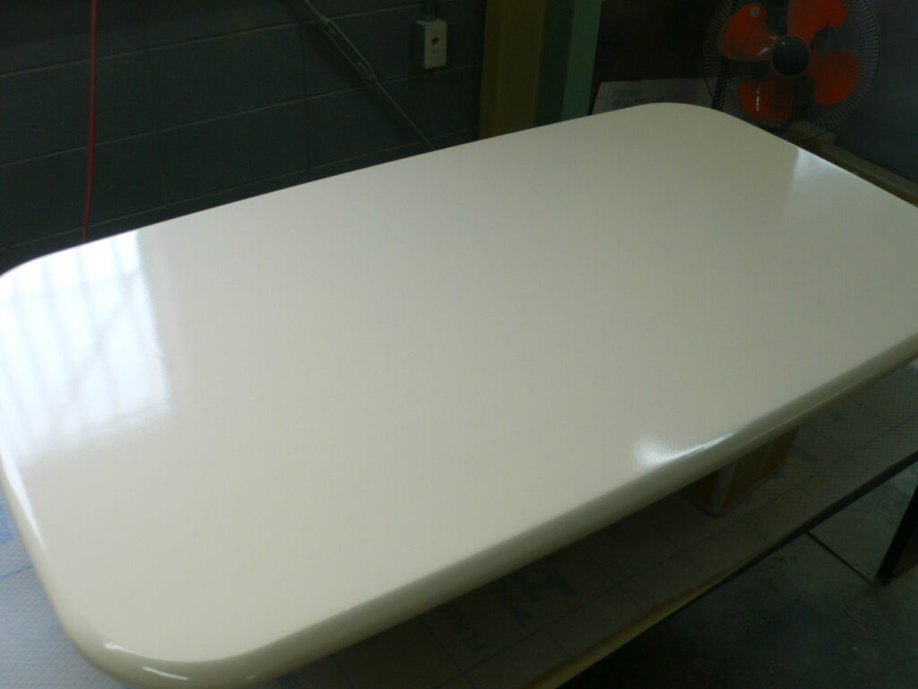 テーブル塗り替え後