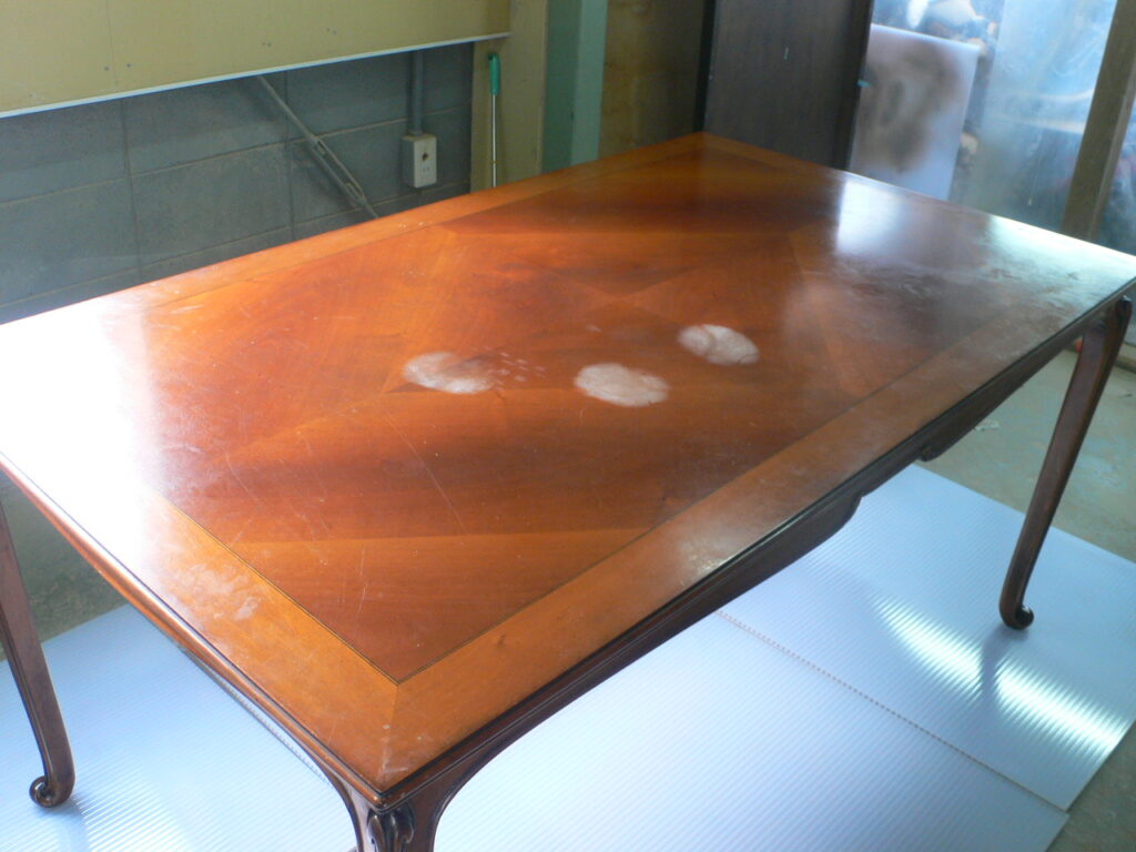 テーブル塗り替え前